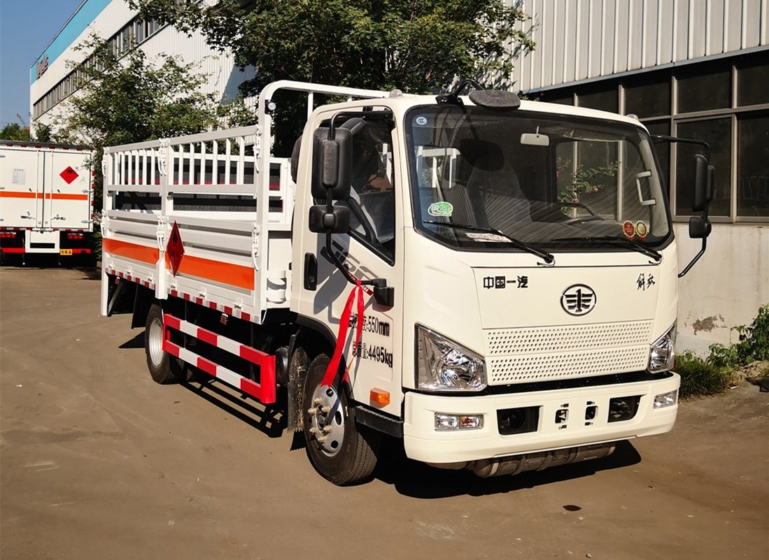 解放J6F國(guó)六藍(lán)牌氣瓶運(yùn)輸車(chē)